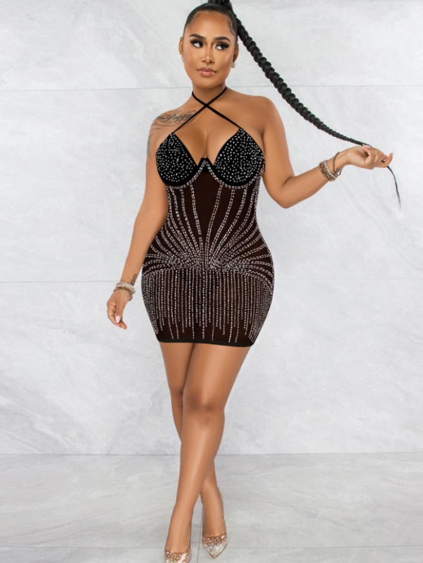 Slip Dress dengan Sentuhan Glamour Kristal